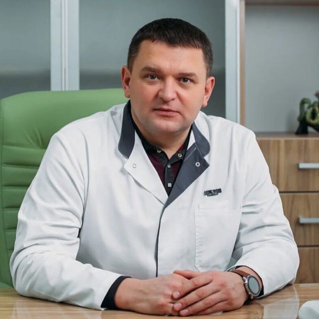 ПОЗДРАВЛЯЕМ нашего врача-ортопеда А.С. Панкратова с назначением на должность заведующего отделением ортопедии клиник СамГМУ. Нужна консультация высококлассного ортопеда? Звоните и записывайт
